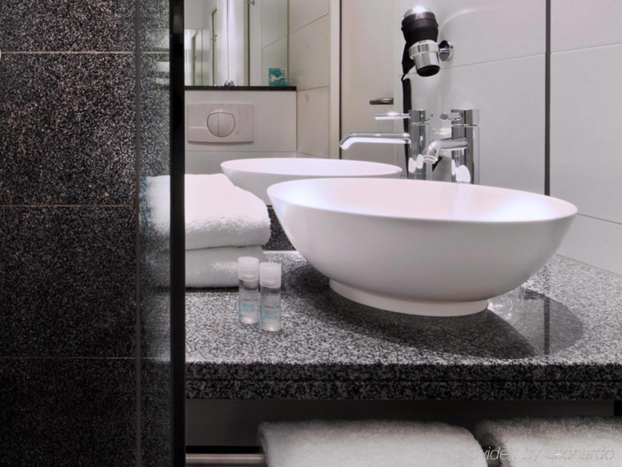 Motel One มัคเดอบวร์ก ภายนอก รูปภาพ